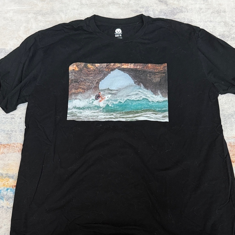 (141)Surf Style Black Graphic Tee
